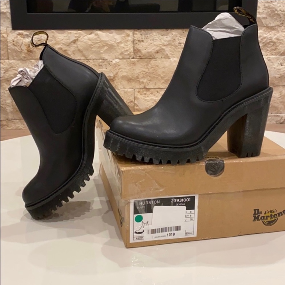 💯 NWB DR. MARTENS HURSTON BOOTS